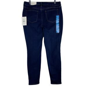 NYDJ NWT!!! Skinny Dark Wash straight leg jeans. Size 10 (1104)